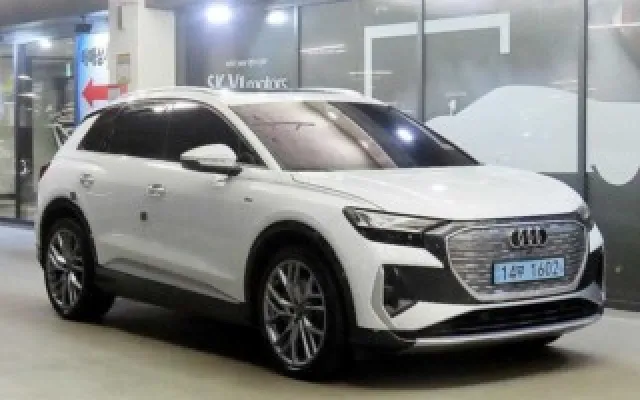 Q4 e-트론 45 프리미엄 아우디 2025/05 28,387km